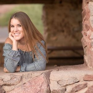 Meet your Posher, Elise